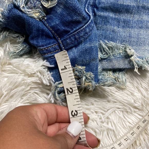 Abercrombie and Fitch high rise Flower embroidered Denim shorts - Picture 6 of 7